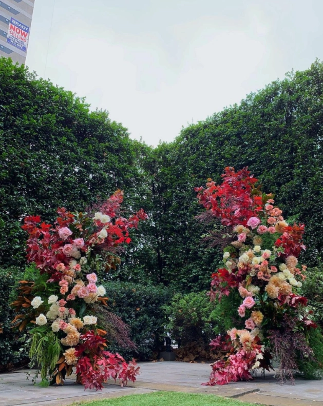 Ceremony Florals at Hellenic